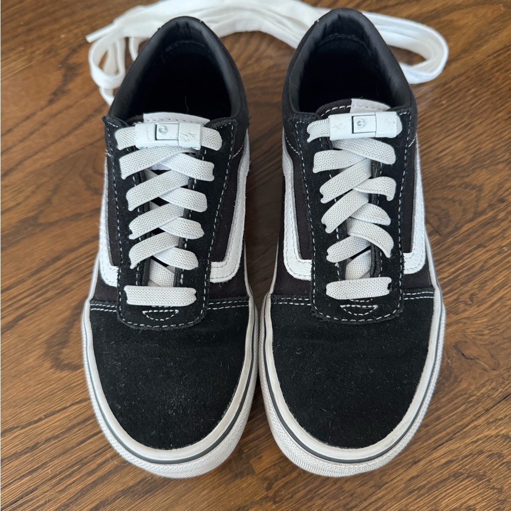 Excellent condition Worn Once Youth Size 1 Vans Old Skool Black Sneakers